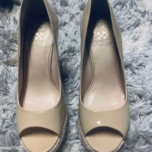 {Vince Camuto} Totsi peep toe espadrille wedges 6M